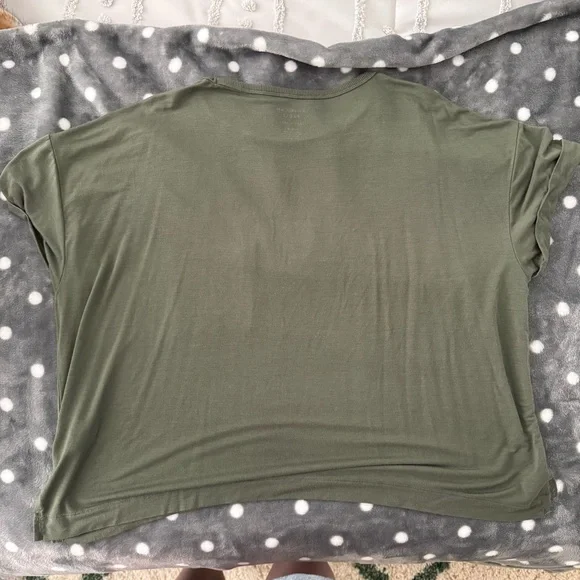 American Eagle Outfitters Olive Short Sleeve Tee - Picture 3 of 3